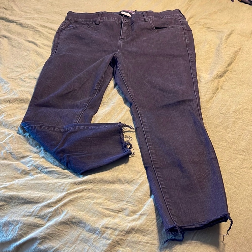 Torrid bombshell skinny, 16xs, like new condition, raw hem.